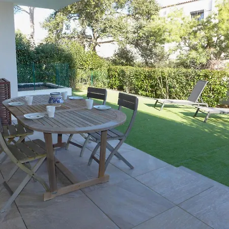 Apartment Les Calanques De By Interhome *