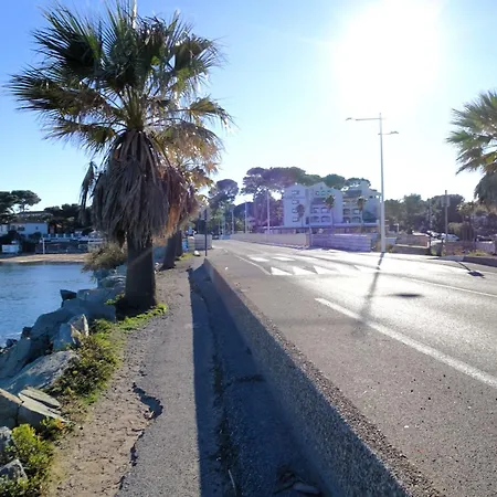 公寓 Les Calanques De By Interhome