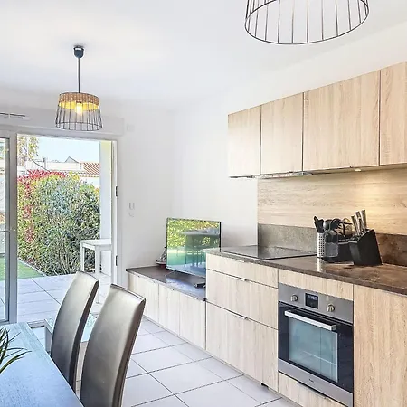 Appartement Les Calanques De By Interhome *