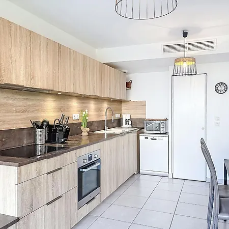 Appartement Les Calanques De By Interhome