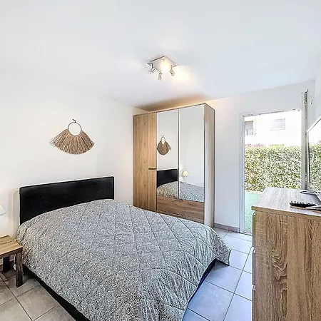 Appartement Les Calanques De By Interhome
