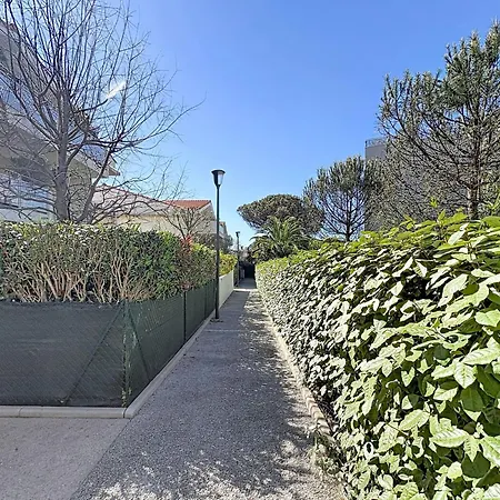 Appartement Les Calanques De By Interhome