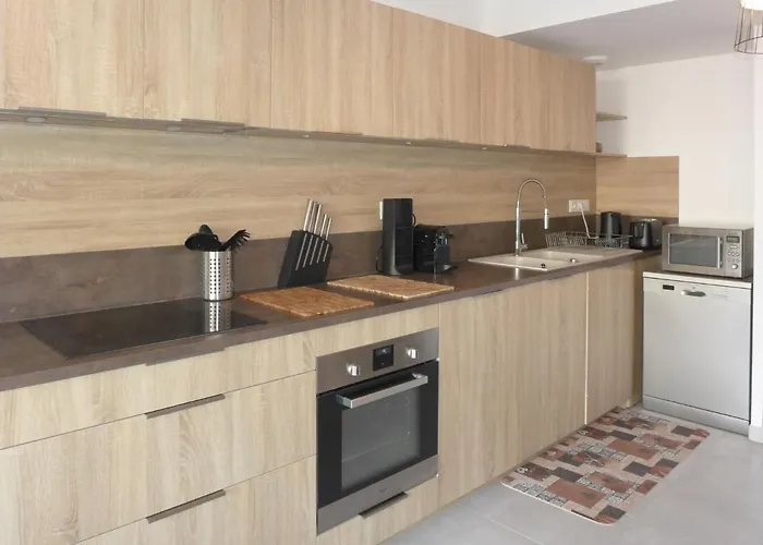 公寓 Les Calanques De By Interhome