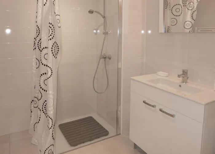 公寓 Les Calanques De By Interhome