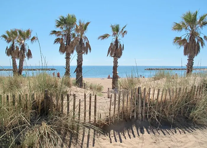 公寓 Les Calanques De By Interhome